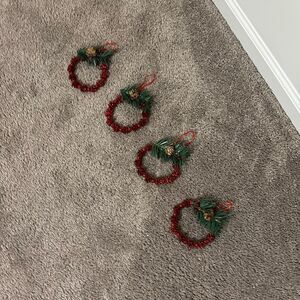 4 red wreath ornaments​